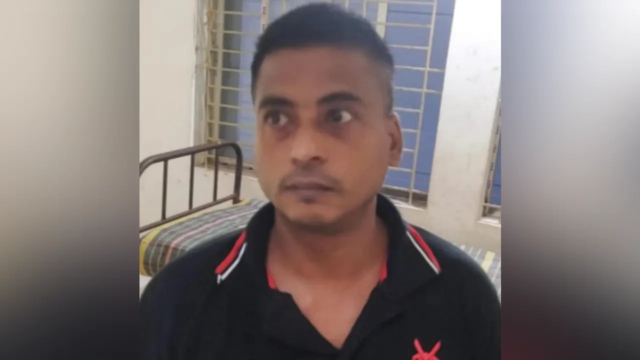 থানায় আত্মসমর্পণ করা ইমরান হোসেন। ছবি : সংগৃহীত