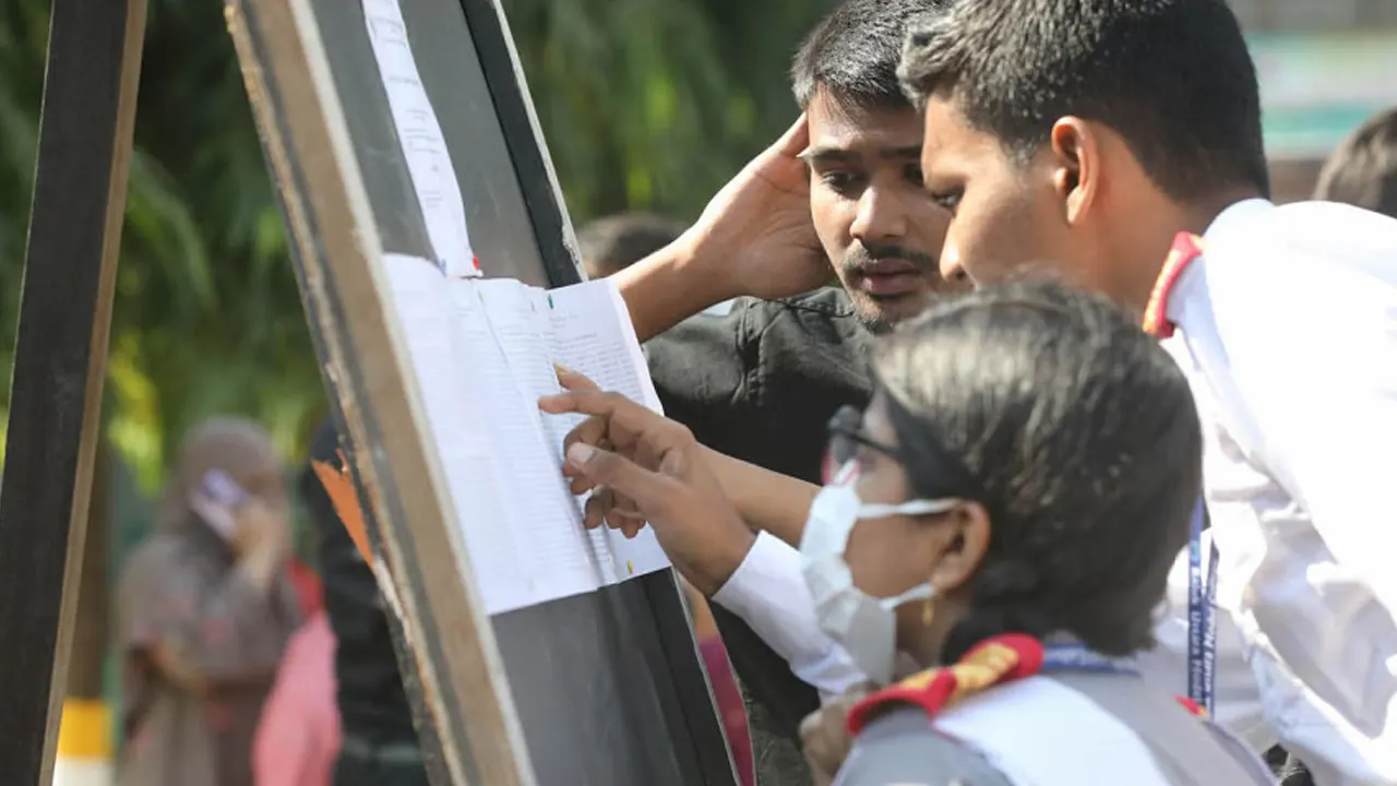 এসএসসি পরীক্ষার ফল প্রকাশ। ছবি : সংগৃহীত