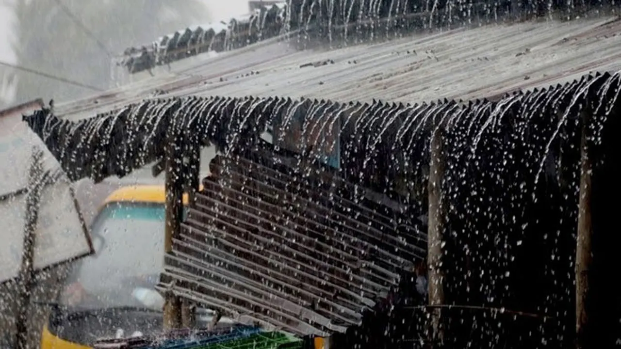 তিন বিভাগে অতি ভারি বর্ষণ, পাহাড়ধসের শঙ্কা