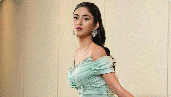 এবার উপস্থাপকের আসনে জনপ্রিয় অভিনেত্রী সাফা কবির