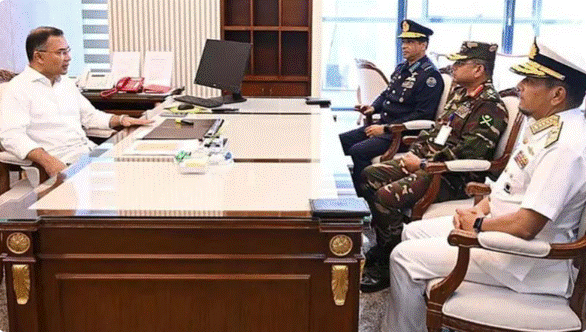 প্রধানমন্ত্রীর সঙ্গে তিন বাহিনী প্রধানের সৌজন্য সাক্ষাৎ