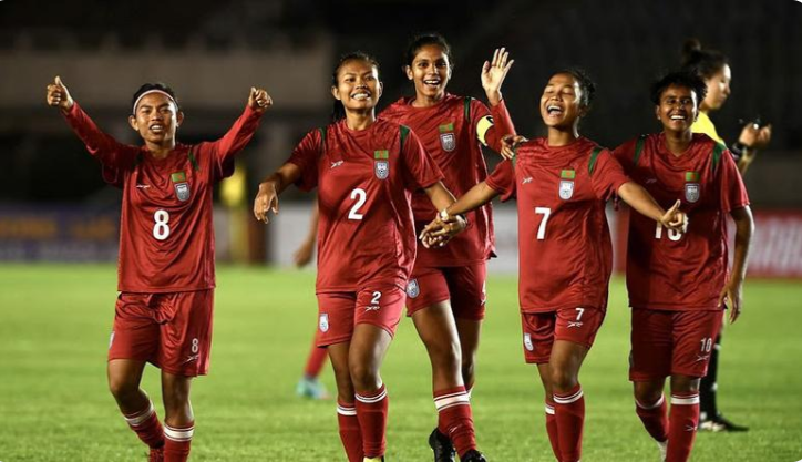 ঋতুপর্ণাদের ফিজিওর খোঁজে বাফুফে