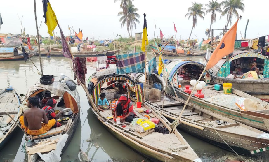 এক সপ্তাহ পরও জেলেদের ভাগ্যে জোটেনি ভিজিএফের চাল