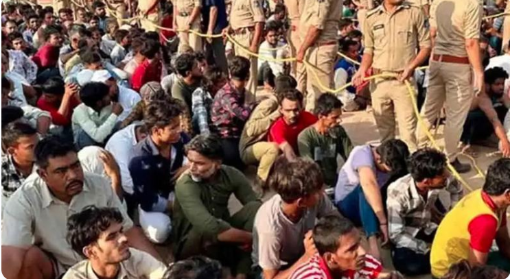 ভারতে আটক ১২৪ বাংলাদেশি, চলছে জিজ্ঞাসাবাদ