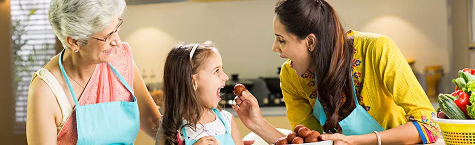 মিষ্টি খাবার দেখলেই জিভে জল আসে