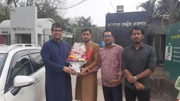 তিন মাস পর কারামুক্ত হলেন সাংবাদিক আনিস আলমগীর